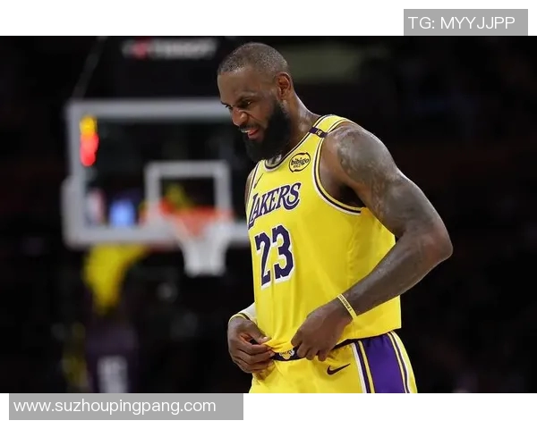 圣诞大战湖人勇士巅峰对决谁将赢得节日荣耀与球迷欢呼